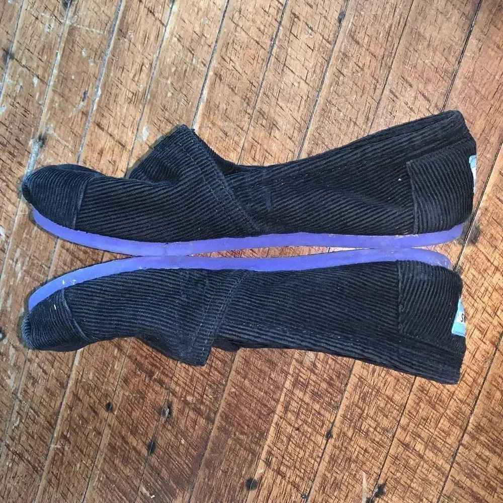Tom’s black corduroy normcore comfortable size 7 slip on shoes